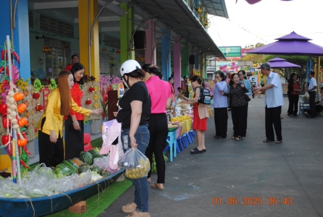 “Chợ Quê” Nối Kết Nhiều Tấm Lòng